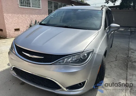 2017 Chrysler Pacifica Touring-L Plus z USA, uszkodzony, nr VIN 2C4RC1EGXHR660719